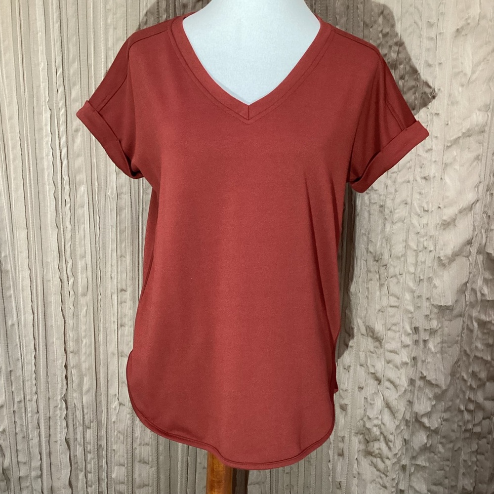 Cupio V-Neck Rust Top, rolled short sleeve, longer with U bottom, loose fit, Med